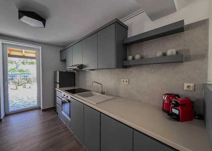 Apartment Spyros Stone *